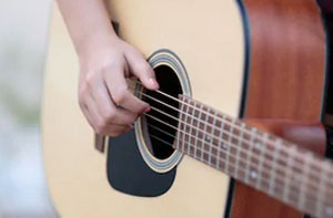 Classical Guitar Lessons Frome (01373)