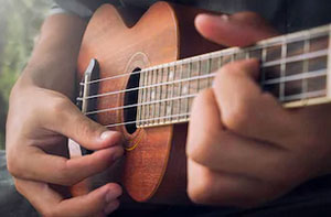 Ukulele Lessons Sandridge (AL4) Ukulele Lessons Sandridge (AL4)
